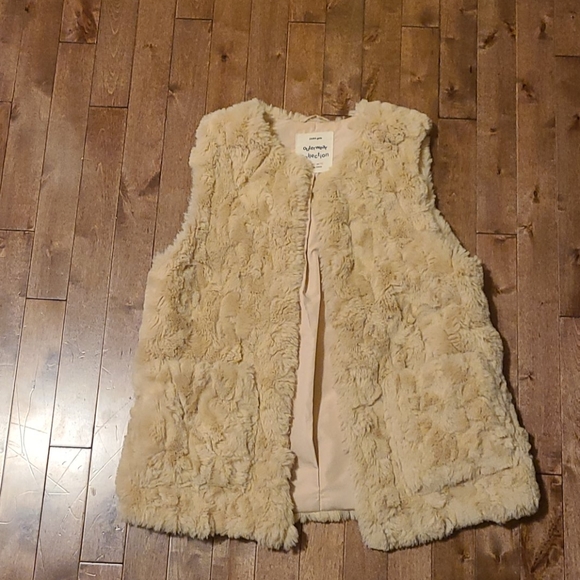 ✨️ Host Pick ✨️ Zara girls fur vest Size 11 -12 - Picture 2 of 3